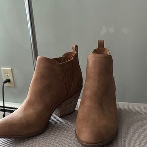 Report Women's Brown Heeled Boots